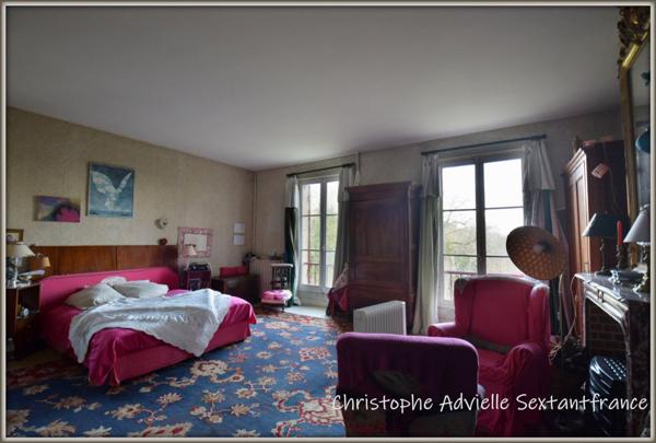 Immense maison de Maître avec sa maison d'amis et ses dépendances sur parc de 8 HA sur Bergerac