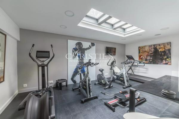 DEMEURE EN PIERRE DE TAILLE RÉINVENTÉE PAR ARCHITECTE – 5 CHAMBRES, PISCINE ET GARAGE