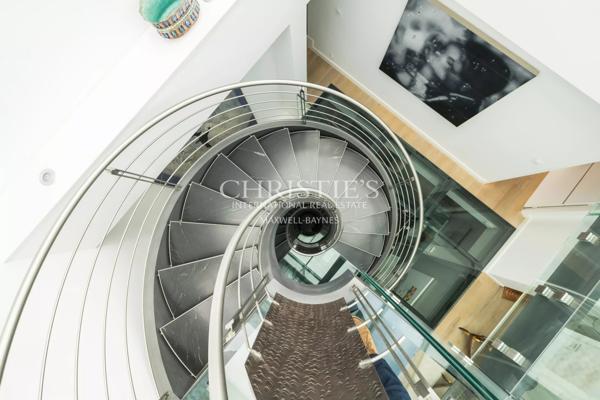 DEMEURE EN PIERRE DE TAILLE RÉINVENTÉE PAR ARCHITECTE – 5 CHAMBRES, PISCINE ET GARAGE
