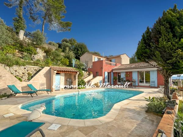 Villa 3 chambres avec piscine et vue panoramique à vendre à BAGNOLS EN FORET (83)
