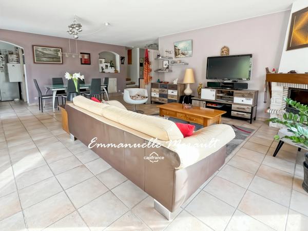 Villa 3 chambres avec piscine et vue panoramique à vendre à BAGNOLS EN FORET (83)