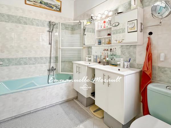 Villa 3 chambres avec piscine et vue panoramique à vendre à BAGNOLS EN FORET (83)