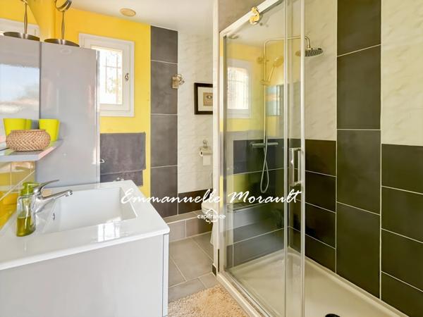 Villa 3 chambres avec piscine et vue panoramique à vendre à BAGNOLS EN FORET (83)