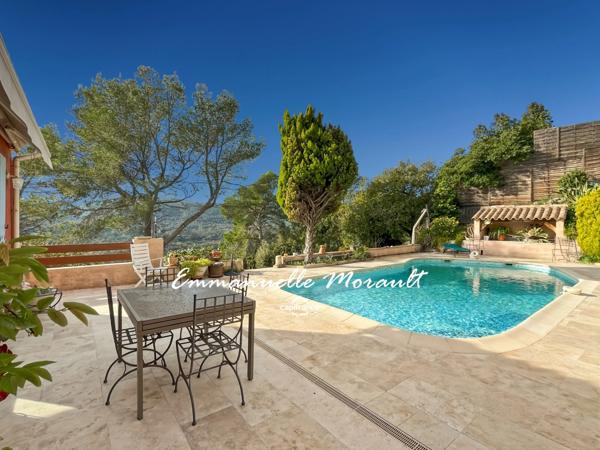 Villa 3 chambres avec piscine et vue panoramique à vendre à BAGNOLS EN FORET (83)