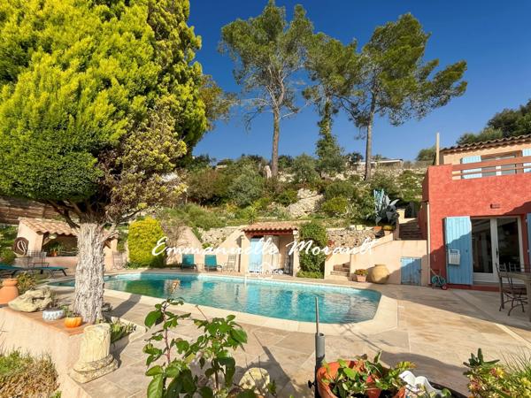Villa 3 chambres avec piscine et vue panoramique à vendre à BAGNOLS EN FORET (83)