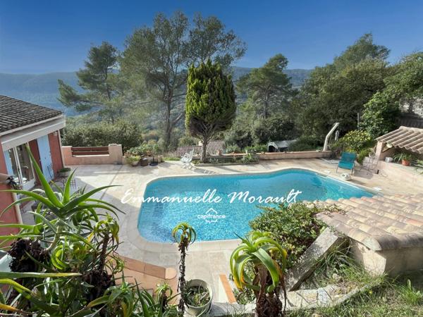 Villa 3 chambres avec piscine et vue panoramique à vendre à BAGNOLS EN FORET (83)