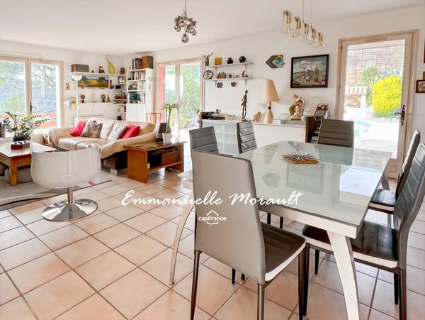 Villa 3 chambres avec piscine et vue panoramique à vendre à BAGNOLS EN FORET (83)