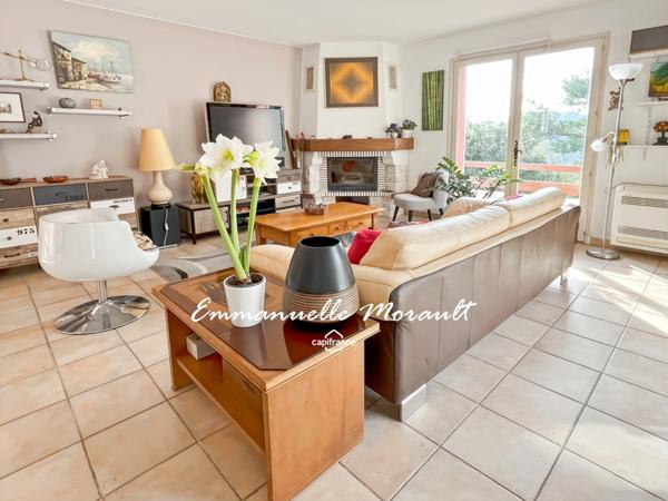 Villa 3 chambres avec piscine et vue panoramique à vendre à BAGNOLS EN FORET (83)