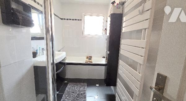 INDIVIDUELLE - 5 CHAMBRES - GARAGE - JARDIN