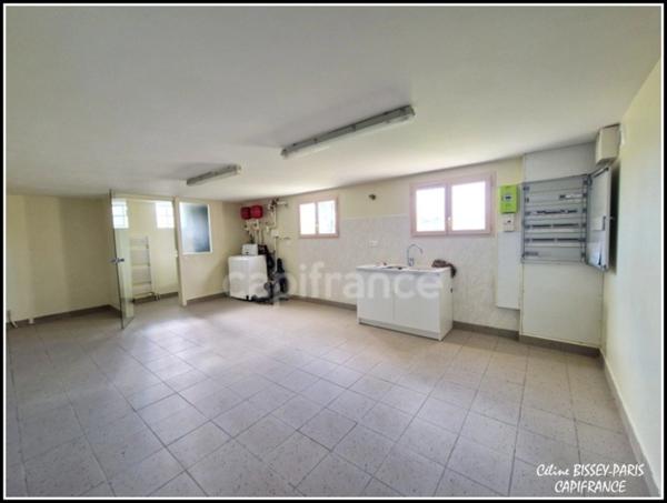 Pavillon Moderne à vendre 5 pièces, 4 chambres, 2 salle d'eau, 1 salle de bain, Sous-Sol 4 voitures, Terrain 3920 M2 AUXERRE (89)