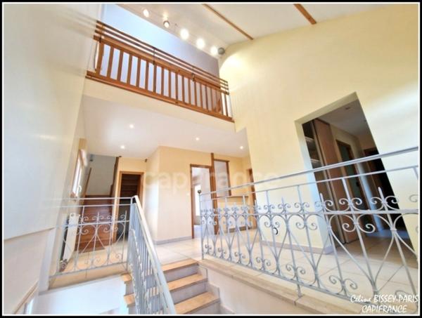 Pavillon Moderne à vendre 5 pièces, 4 chambres, 2 salle d'eau, 1 salle de bain, Sous-Sol 4 voitures, Terrain 3920 M2 AUXERRE (89)