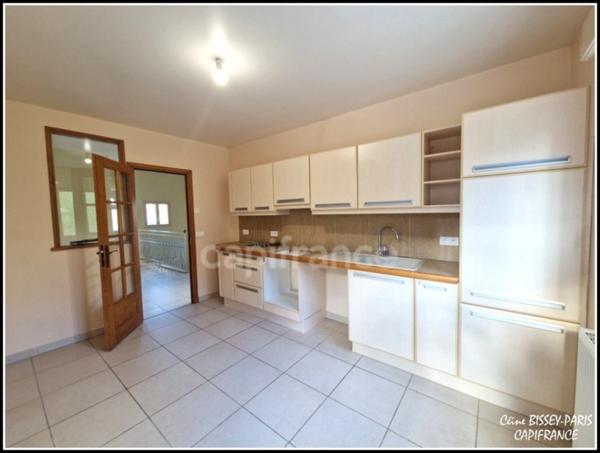 Pavillon Moderne à vendre 5 pièces, 4 chambres, 2 salle d'eau, 1 salle de bain, Sous-Sol 4 voitures, Terrain 3920 M2 AUXERRE (89)