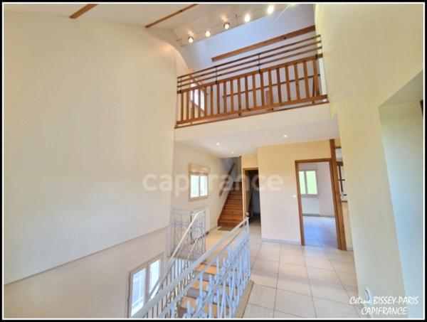 Pavillon Moderne à vendre 5 pièces, 4 chambres, 2 salle d'eau, 1 salle de bain, Sous-Sol 4 voitures, Terrain 3920 M2 AUXERRE (89)