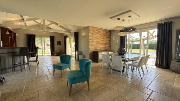 Montrond-les-Bains (42210) Maison contemporaine de 239m2 sur 4670m2 de terrain avec piscine