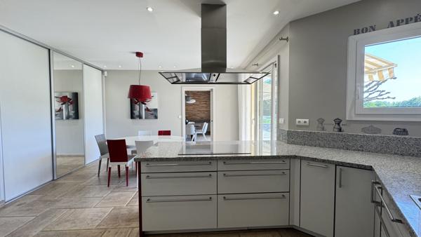 Montrond-les-Bains (42210) Maison contemporaine de 239m2 sur 4670m2 de terrain avec piscine