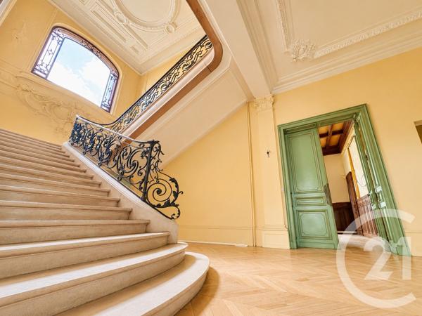 Immeuble à vendre  890 m 2   LIMOGES  - 87