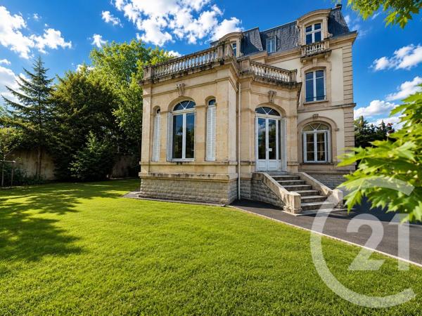 Immeuble à vendre  890 m 2   LIMOGES  - 87