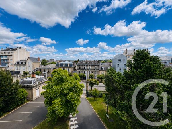 Immeuble à vendre  890 m 2   LIMOGES  - 87