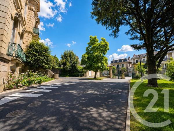 Immeuble à vendre  890 m 2   LIMOGES  - 87