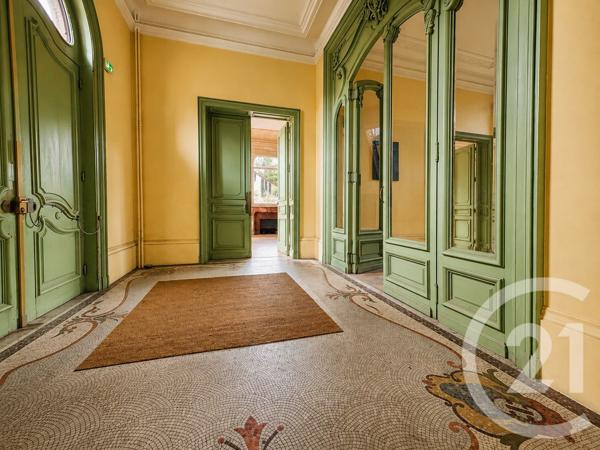 Immeuble à vendre  890 m 2   LIMOGES  - 87