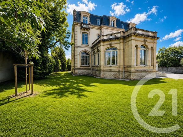 Immeuble à vendre  890 m 2   LIMOGES  - 87