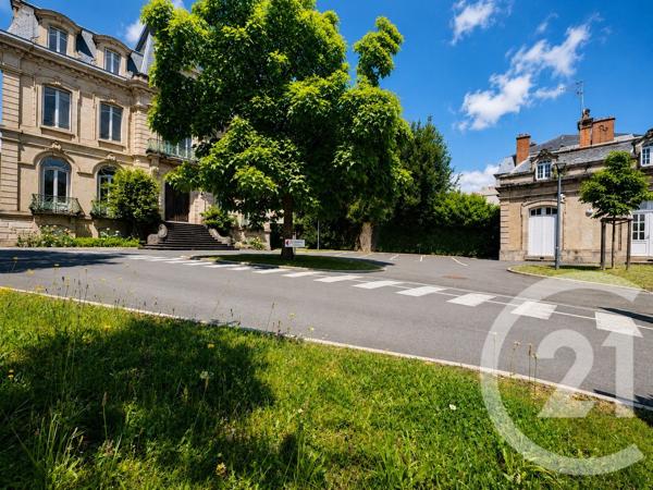 Immeuble à vendre  890 m 2   LIMOGES  - 87
