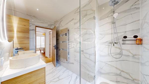 NICE - GAMBETTA / PARC IMPÉRIAL : MAGNIFIQUE 3 PIÈCES TRAVESRSANT AVEC BALCON