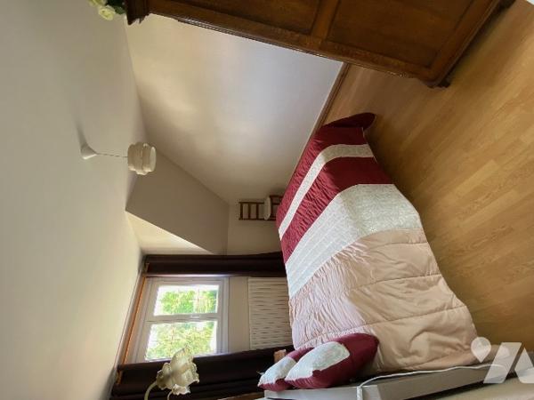 Maison avec beau parc arboré et plan d'eau