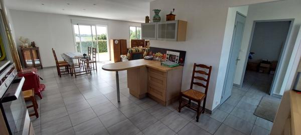 Plougasnou (29630) Plougasnou Kerbabu, maison de plain pied avec 4 chambres et 2 salles d'eau.