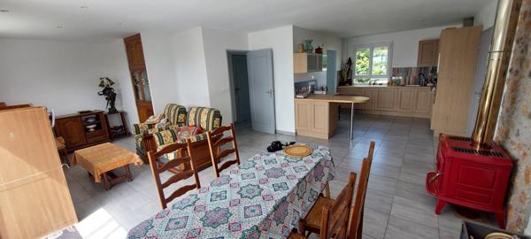 Plougasnou (29630) Plougasnou Kerbabu, maison de plain pied avec 4 chambres et 2 salles d'eau.