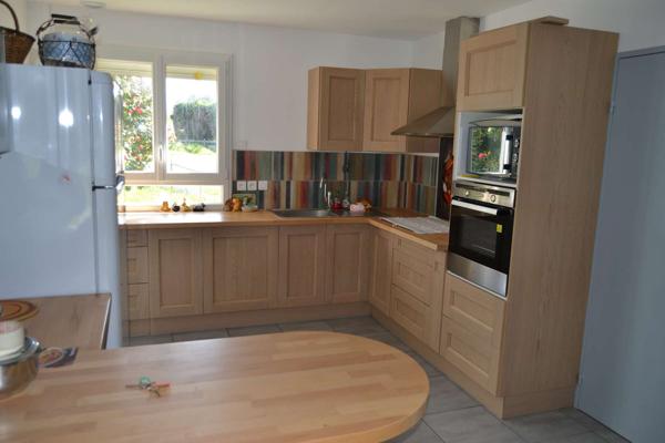 Plougasnou (29630) Plougasnou Kerbabu, maison de plain pied avec 4 chambres et 2 salles d'eau.