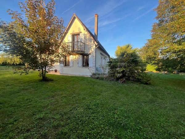 Grande maison avec beau potentiel.