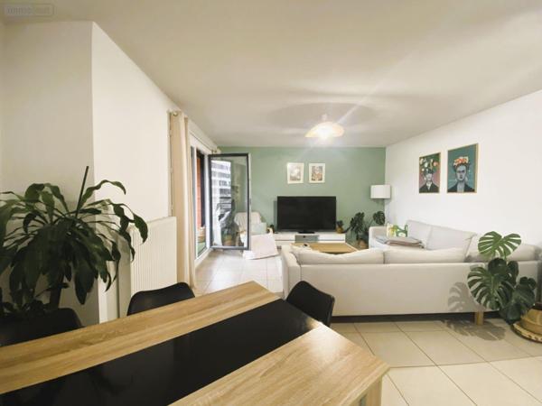 Appartement rénové à vendre à Bordeaux en Gironde (33300), ref : 016/1050 Ravesies