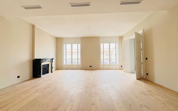Appartement à vendre    3 pièces • 140 m2 Sète