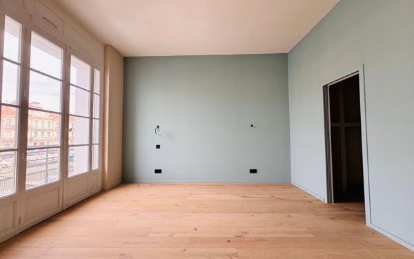 Appartement à vendre    3 pièces • 140 m2 Sète