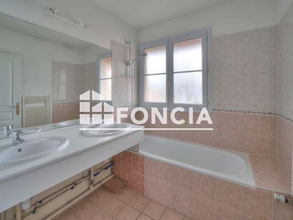 À vendre Maison 5 pièces 108.9 m² - Saint-genis-pouilly 01630