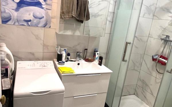 Appartement à vendre    2 pièces • 43,73 m2 Paris 10