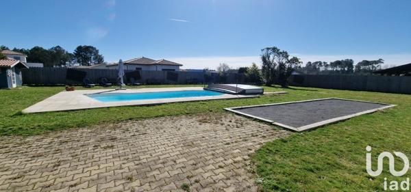 Maison traditionnelle 8 pièces de 255 m² à Parentis-en-Born (40160)