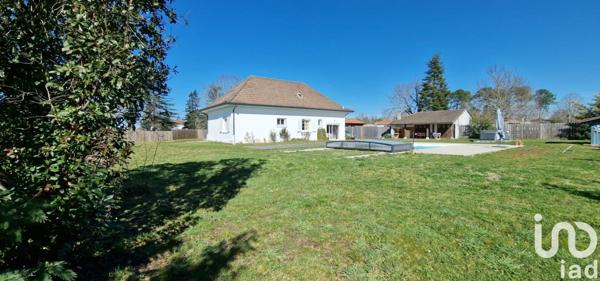 Maison traditionnelle 8 pièces de 255 m² à Parentis-en-Born (40160)