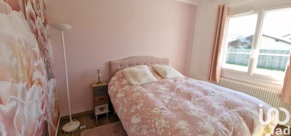 Maison traditionnelle 8 pièces de 255 m² à Parentis-en-Born (40160)