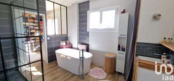 Maison traditionnelle 8 pièces de 255 m² à Parentis-en-Born (40160)