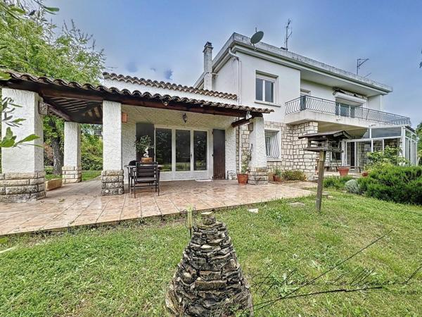 Maison spacieuse, verdoyante, idéale famille !