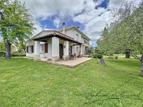 Maison spacieuse, verdoyante, idéale famille !