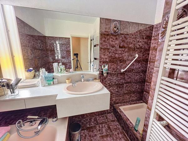 Maison spacieuse, verdoyante, idéale famille !