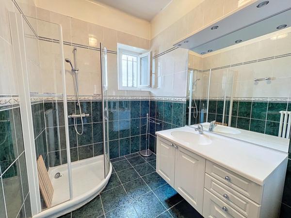 Maison spacieuse, verdoyante, idéale famille !