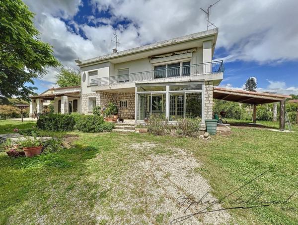 Maison spacieuse, verdoyante, idéale famille !