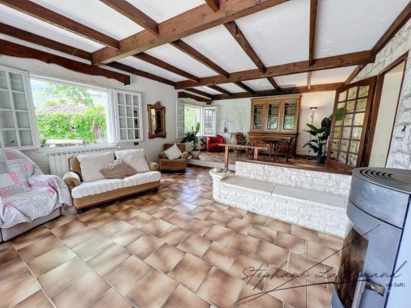 Maison spacieuse, verdoyante, idéale famille !