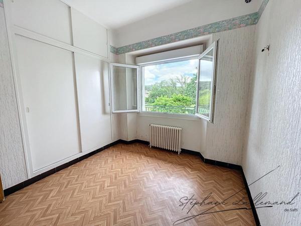 Maison spacieuse, verdoyante, idéale famille !