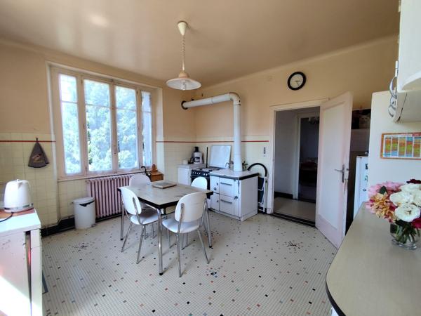 Maison 10 pièce(s) 7 chambre(s) 241 m²