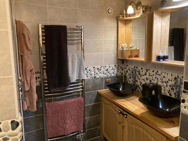 Charmante maison en pierre au coeur de Taugon